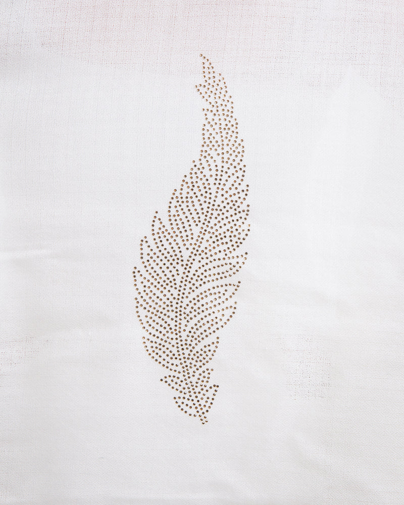 The Elixir cashmere shawl is embellished with Swarovski crystals. The crystals form a  leaf pattern all over the shawl. Two rows of crystals form a border along the two ends of the width. 